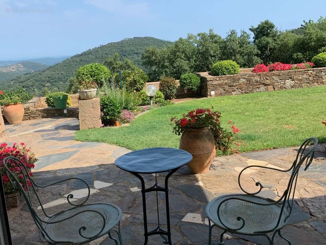 Maison à LA GARDE-FREINET