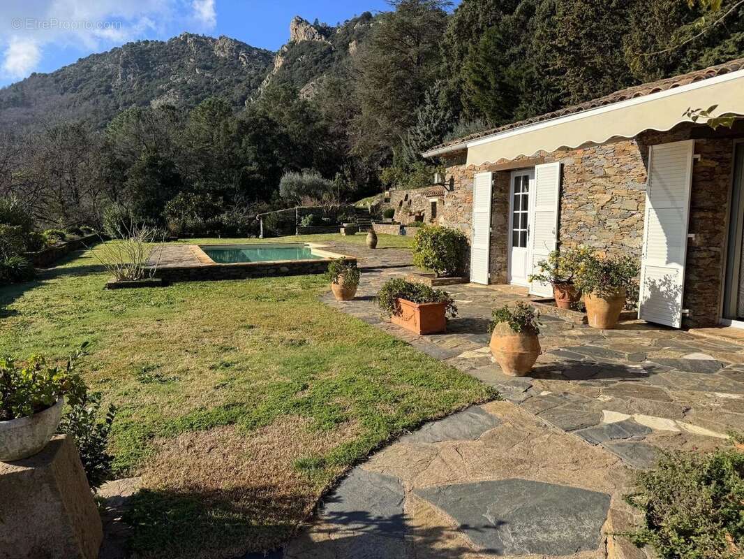 Maison à LA GARDE-FREINET