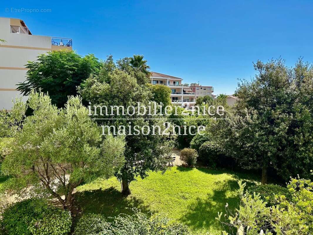 Appartement à SAINT-LAURENT-DU-VAR