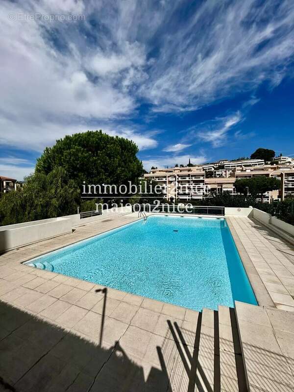 Appartement à SAINT-LAURENT-DU-VAR