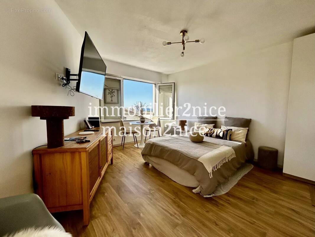 Appartement à SAINT-LAURENT-DU-VAR