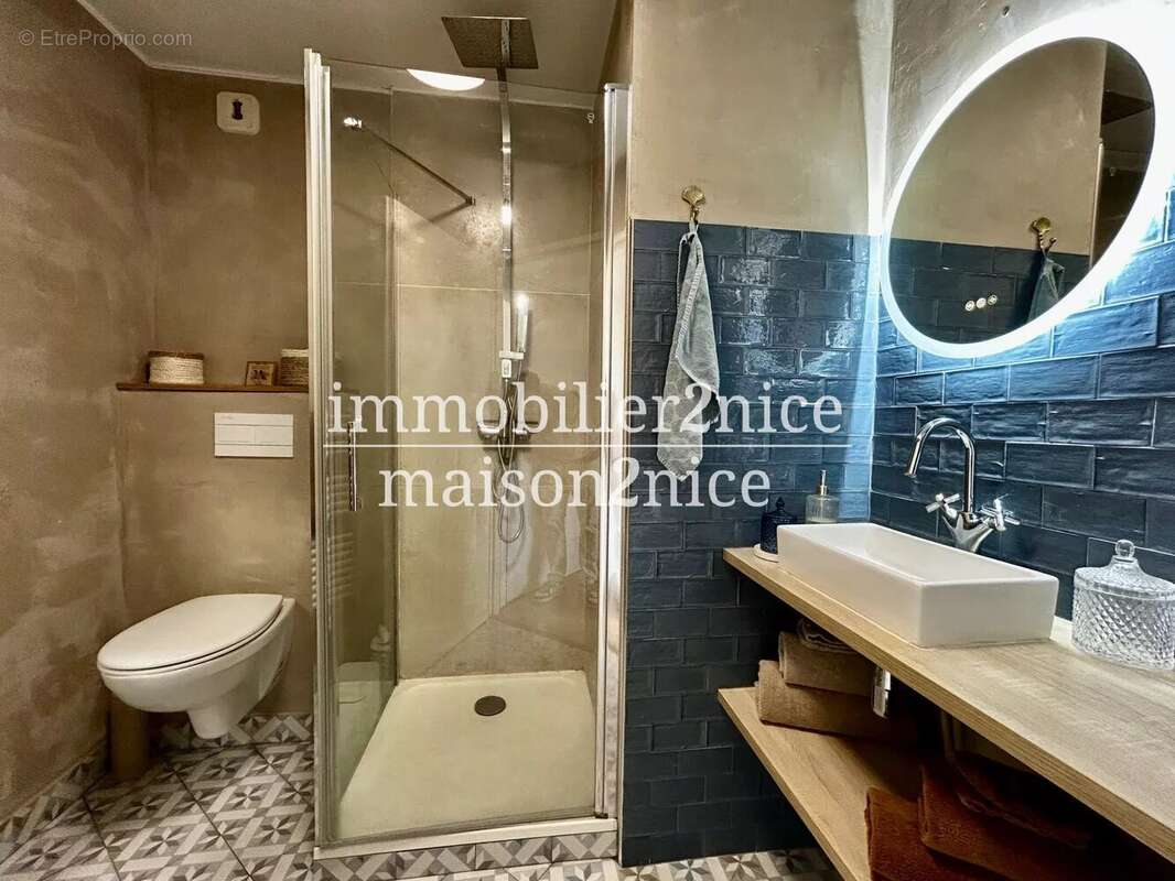 Appartement à SAINT-LAURENT-DU-VAR