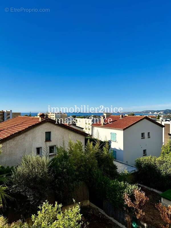 Appartement à SAINT-LAURENT-DU-VAR