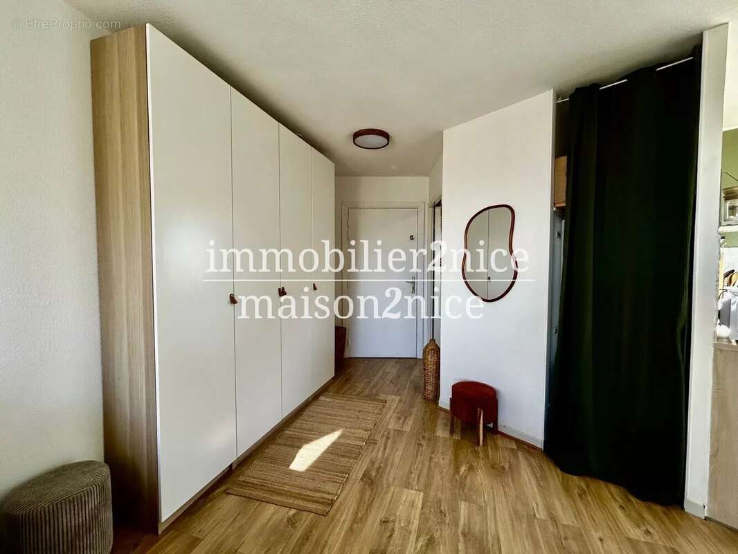 Appartement à SAINT-LAURENT-DU-VAR