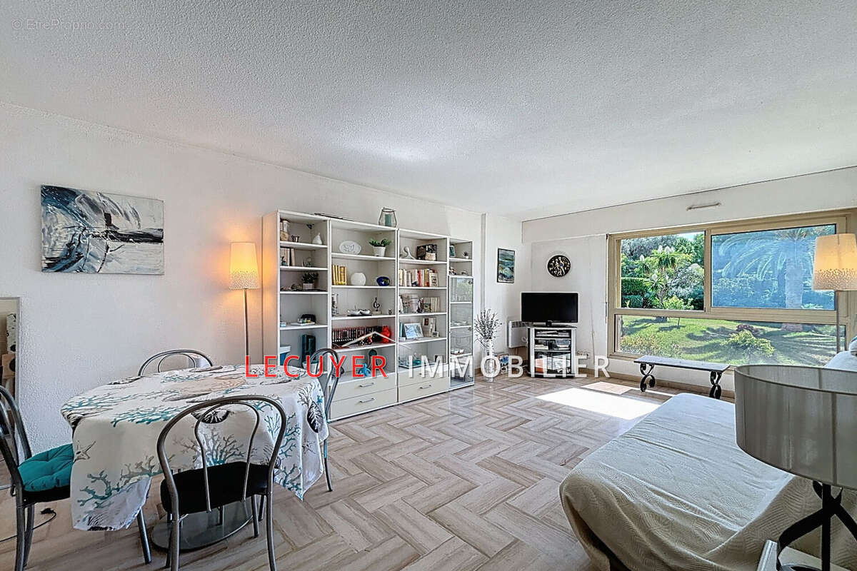 Appartement à VALLAURIS