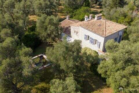 Maison à TOURRETTES-SUR-LOUP