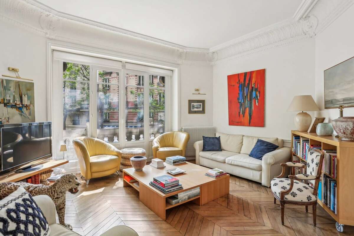 Appartement à PARIS-16E