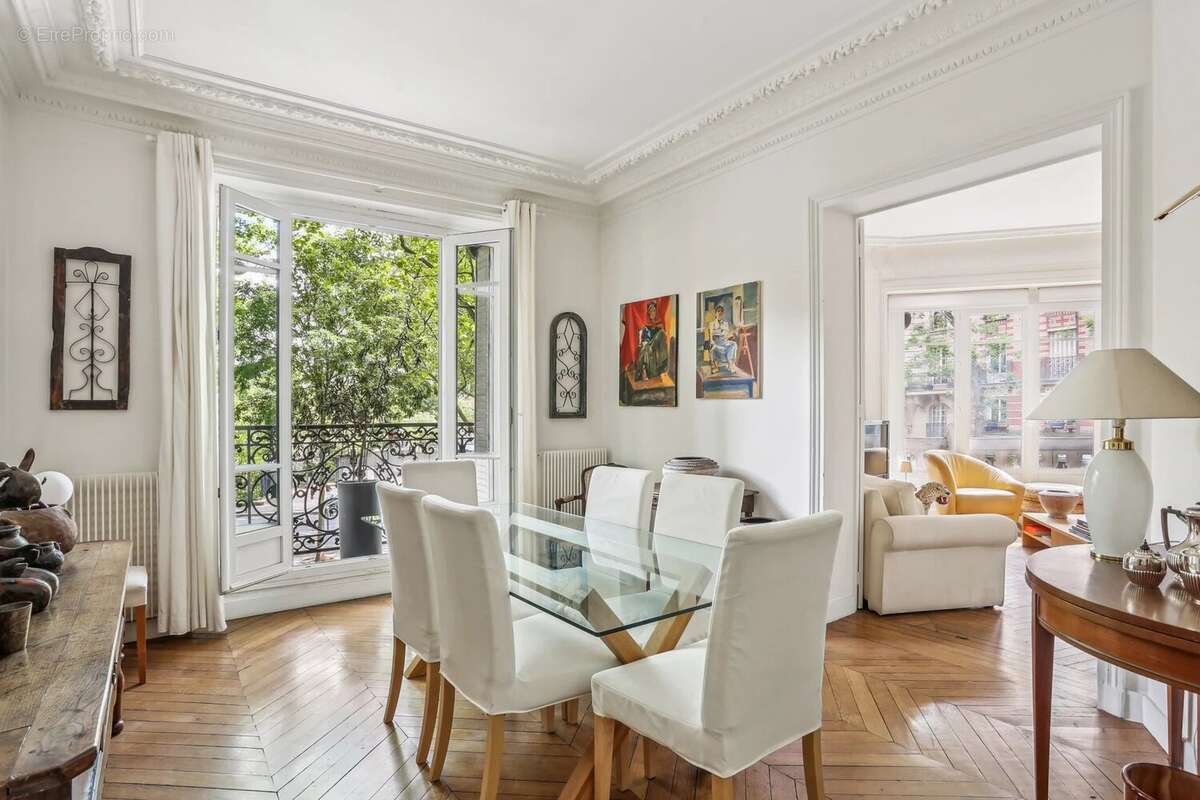 Appartement à PARIS-16E