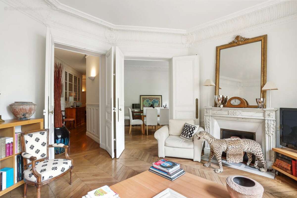Appartement à PARIS-16E