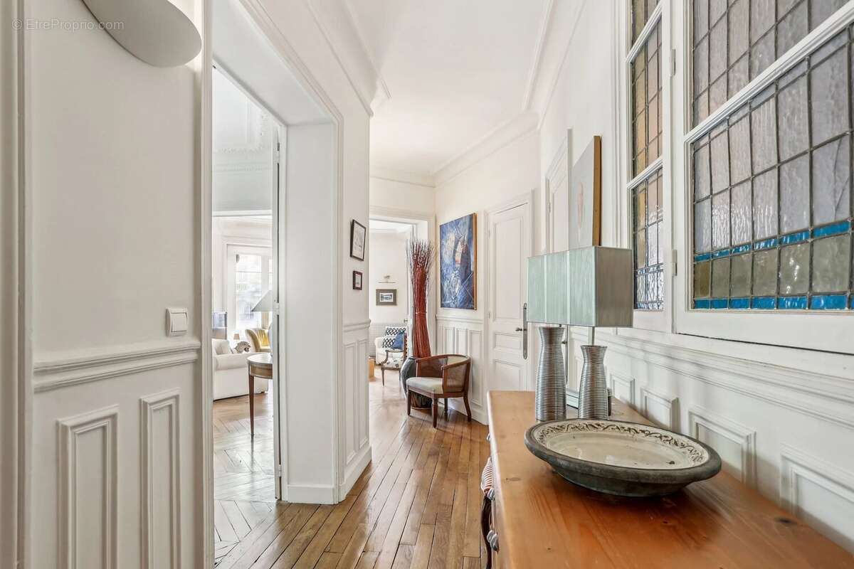 Appartement à PARIS-16E