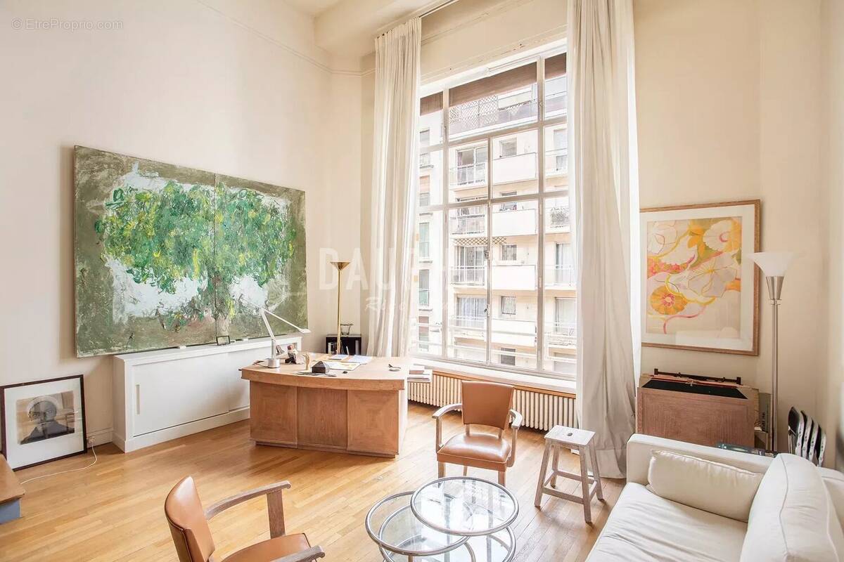 Appartement à PARIS-16E