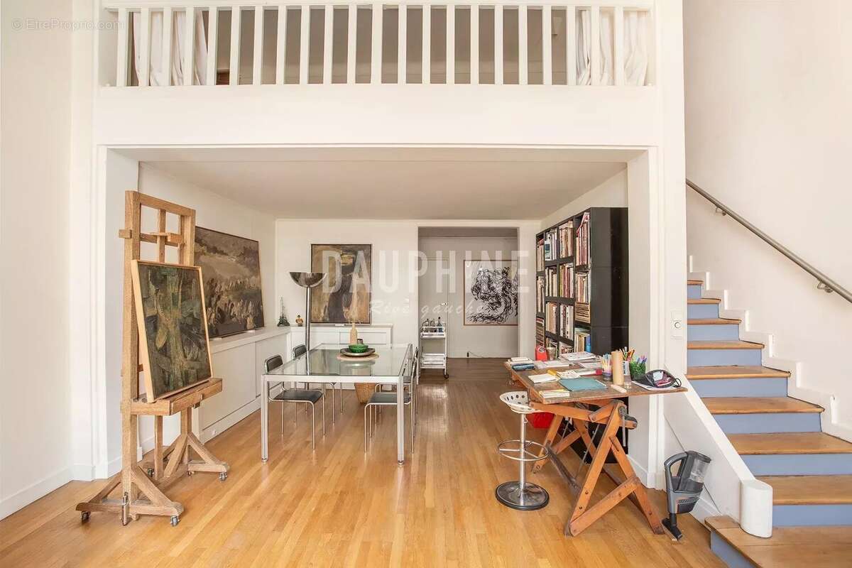 Appartement à PARIS-16E