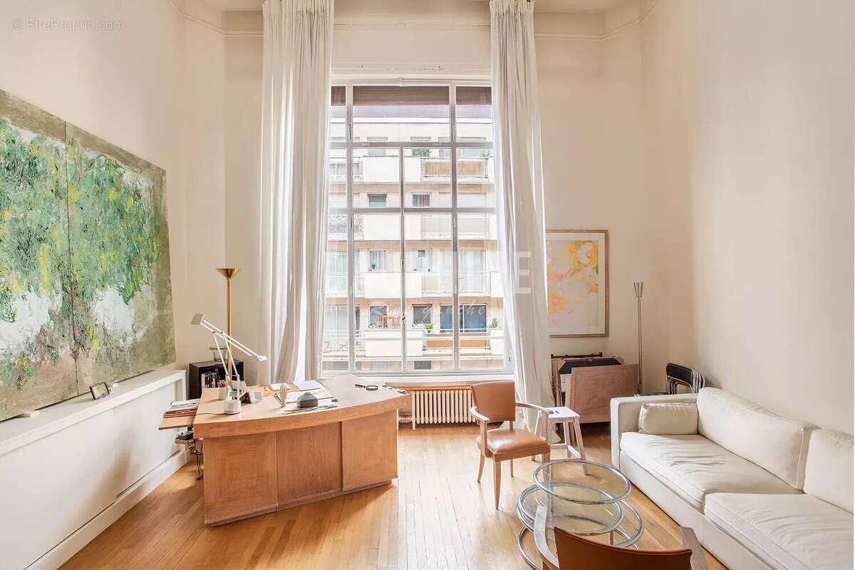 Appartement à PARIS-16E