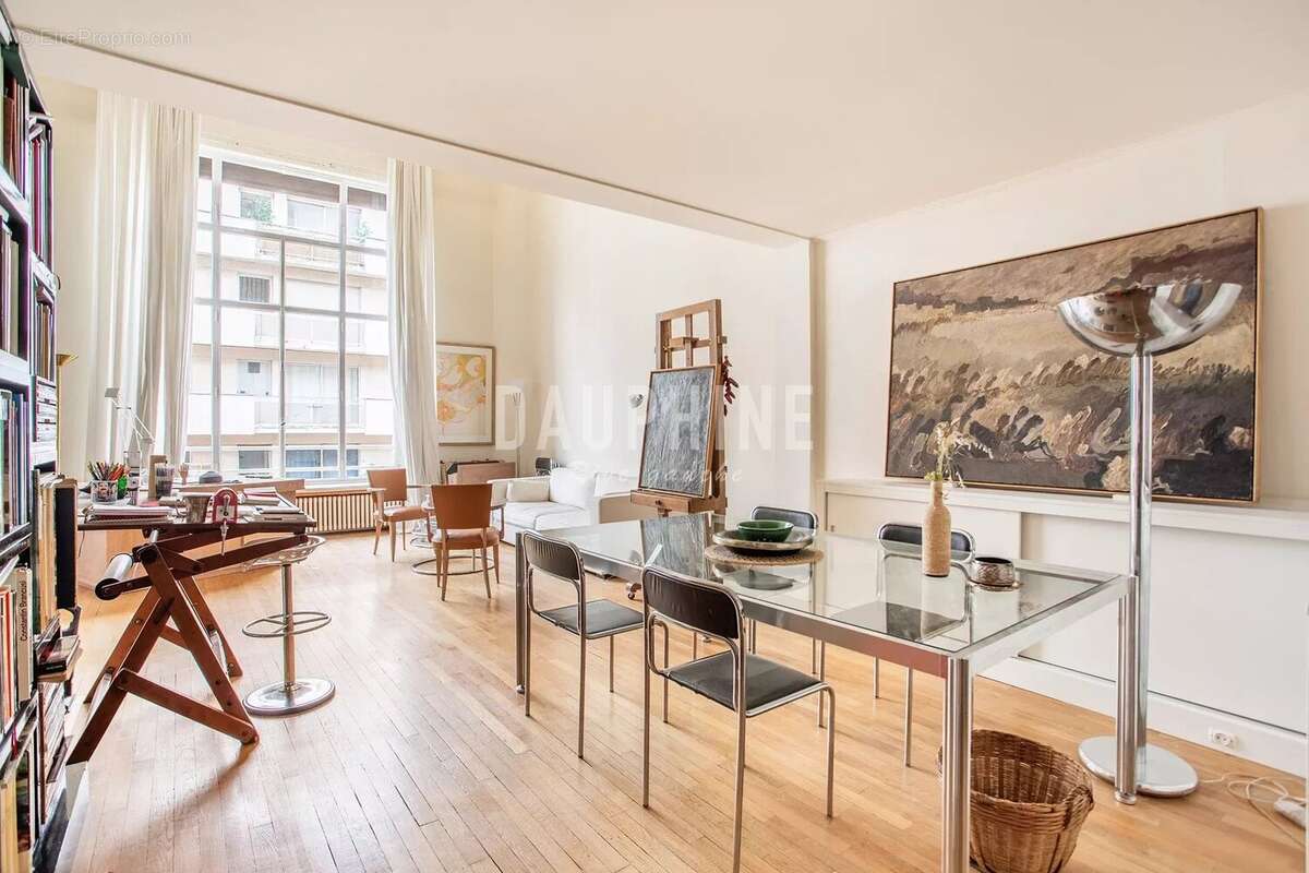 Appartement à PARIS-16E