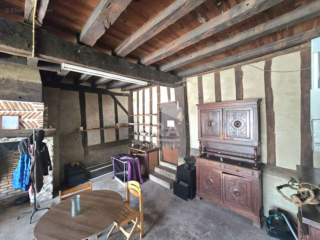 Maison à SAINT-ETIENNE-DE-PUYCORBIER
