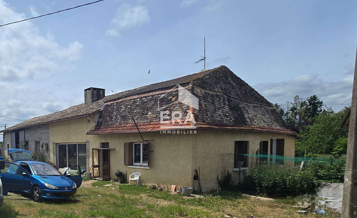 Maison à SAINT-ETIENNE-DE-PUYCORBIER