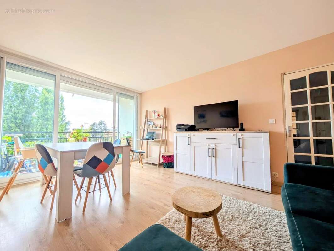 Appartement à LES CLAYES-SOUS-BOIS