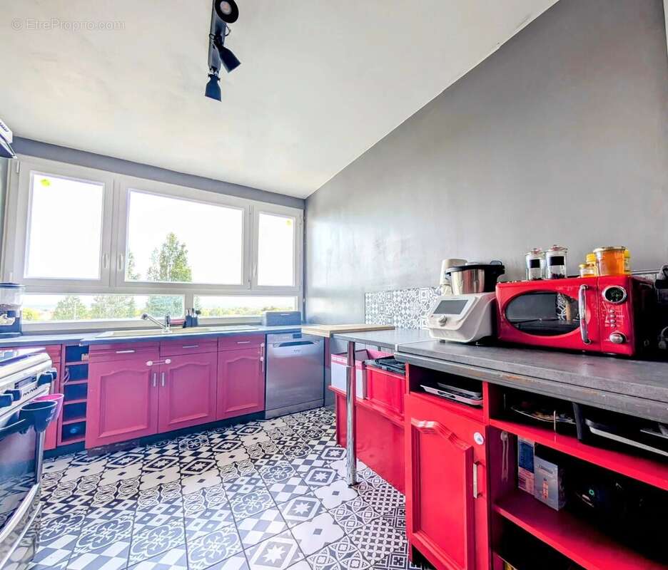 Appartement à LES CLAYES-SOUS-BOIS