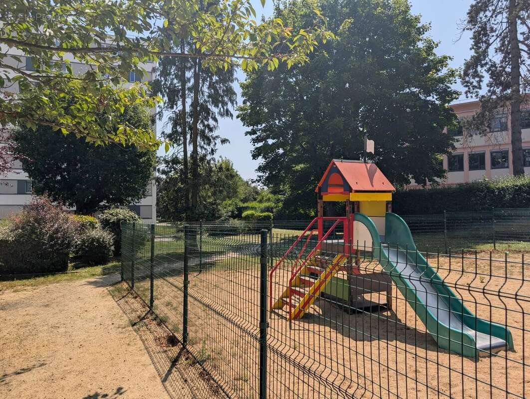 Appartement à LES CLAYES-SOUS-BOIS