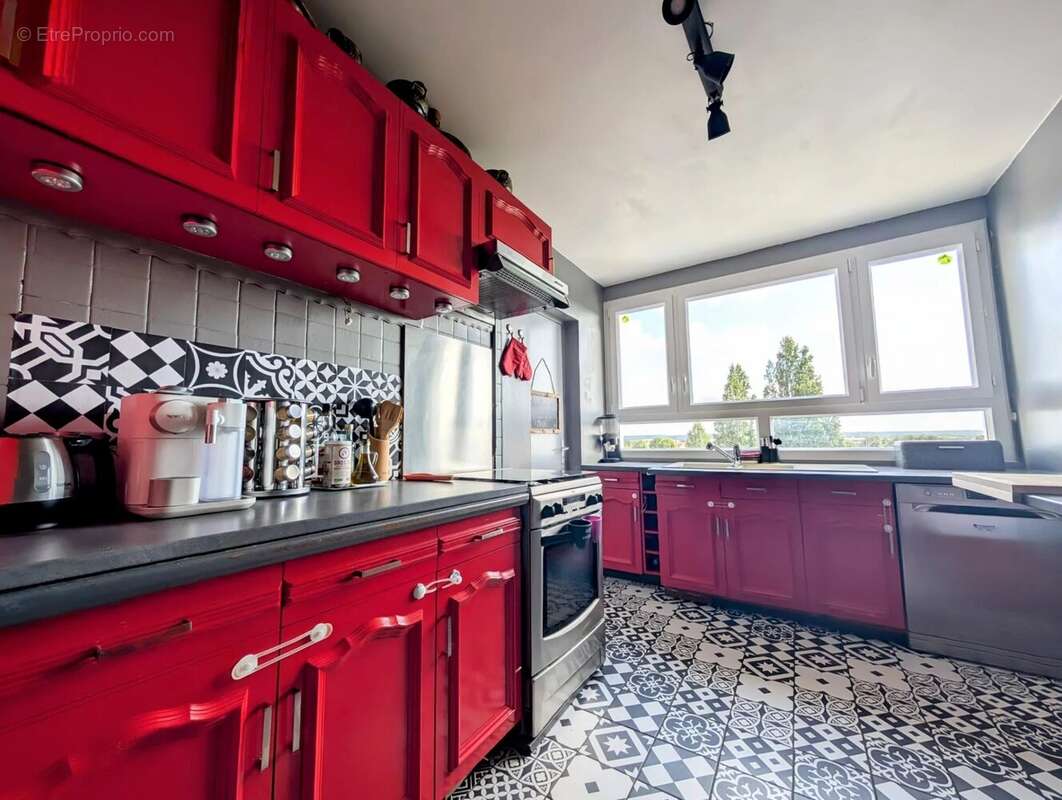 Appartement à LES CLAYES-SOUS-BOIS