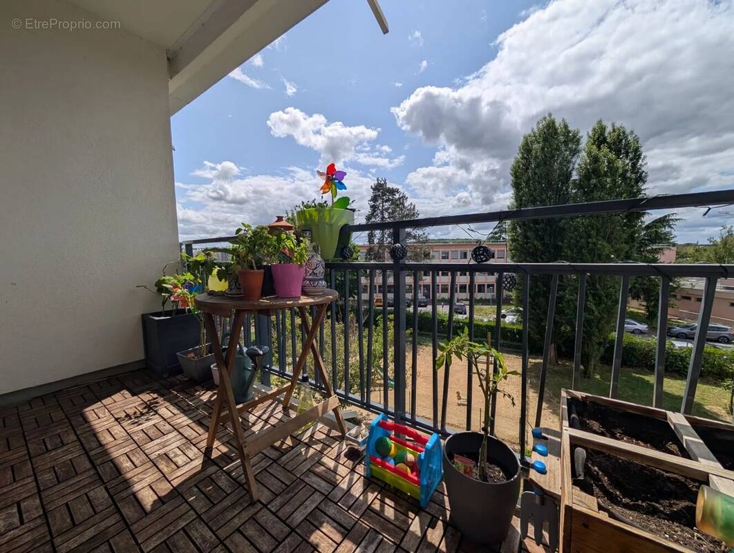 Appartement à LES CLAYES-SOUS-BOIS