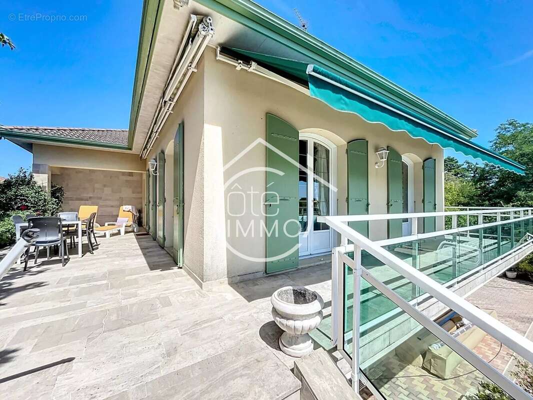 Maison à SAINT-MAGNE-DE-CASTILLON