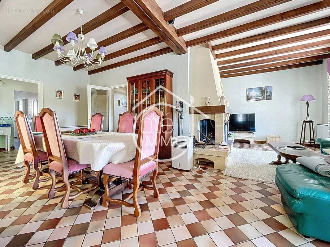 Maison à SAINT-MAGNE-DE-CASTILLON