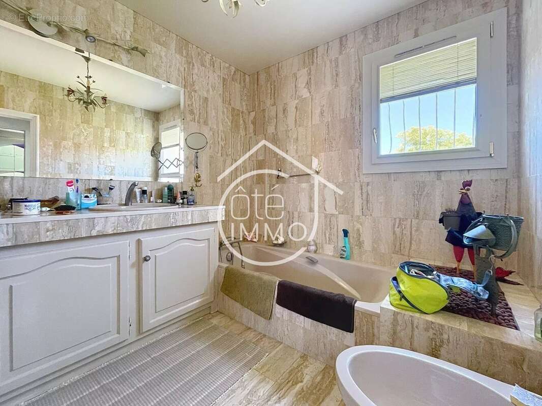 Maison à SAINT-MAGNE-DE-CASTILLON