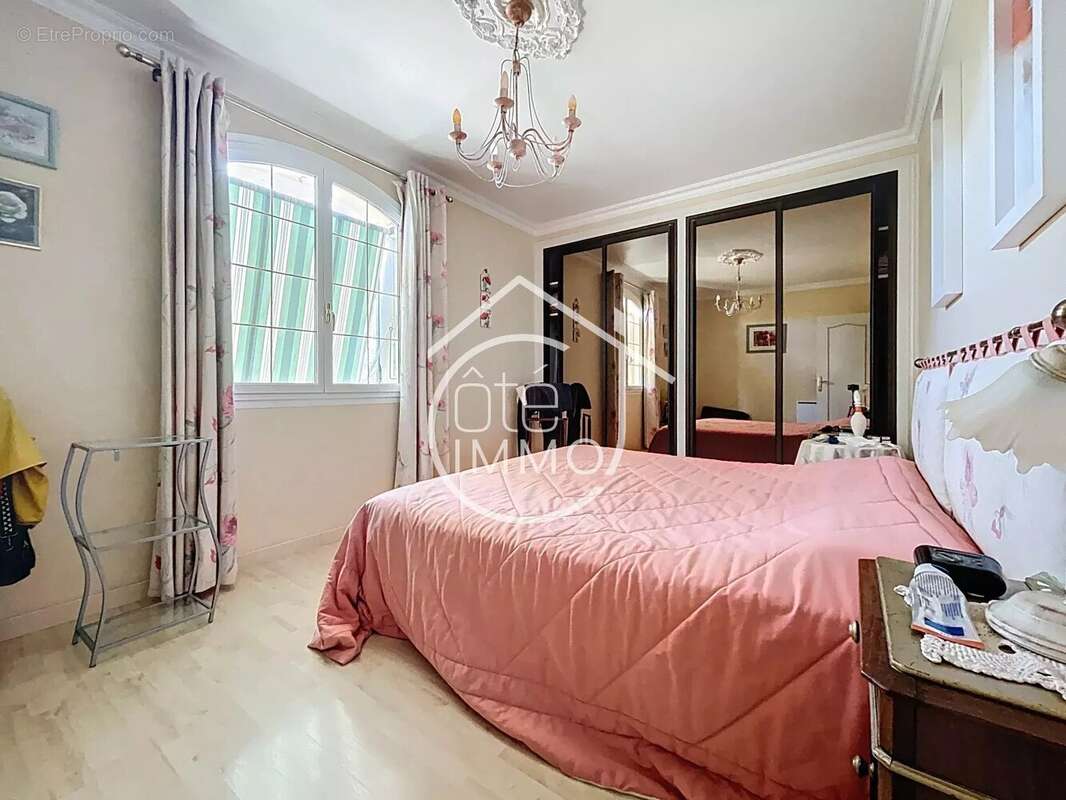 Maison à SAINT-MAGNE-DE-CASTILLON