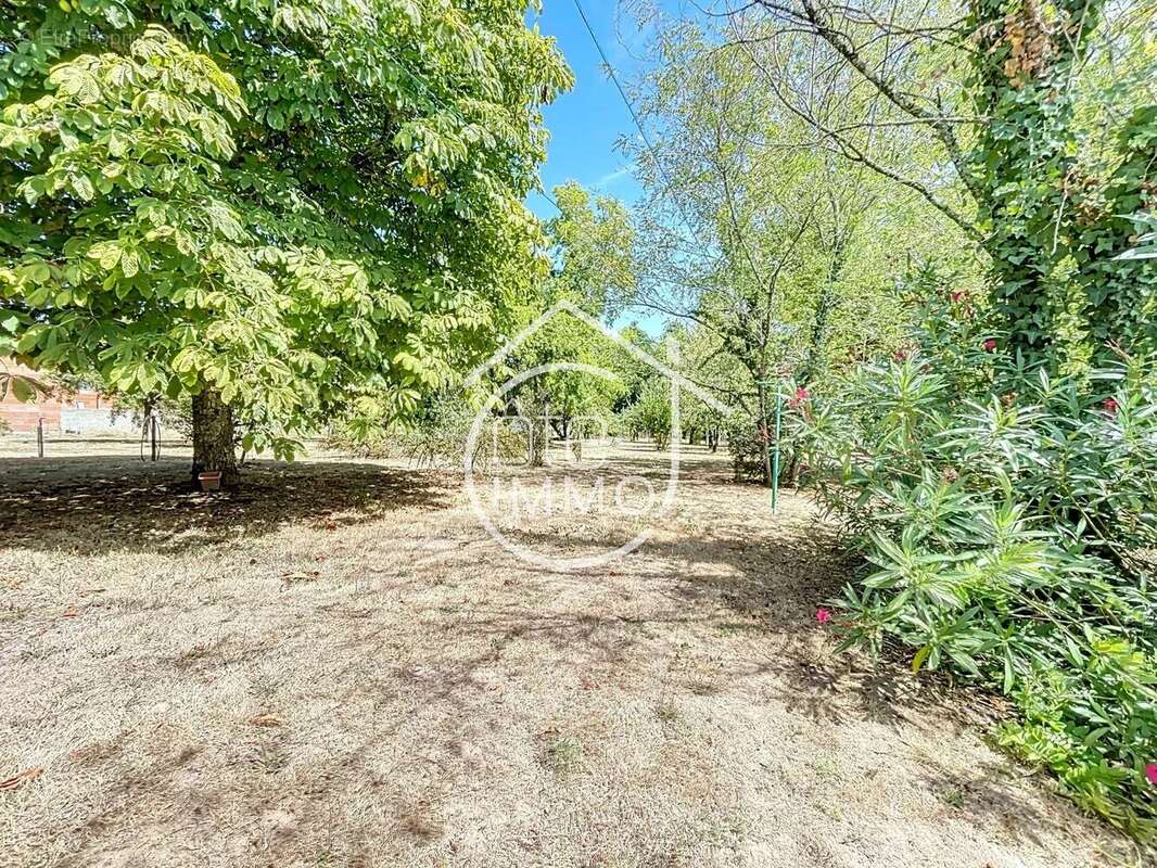 Maison à SAINT-MAGNE-DE-CASTILLON