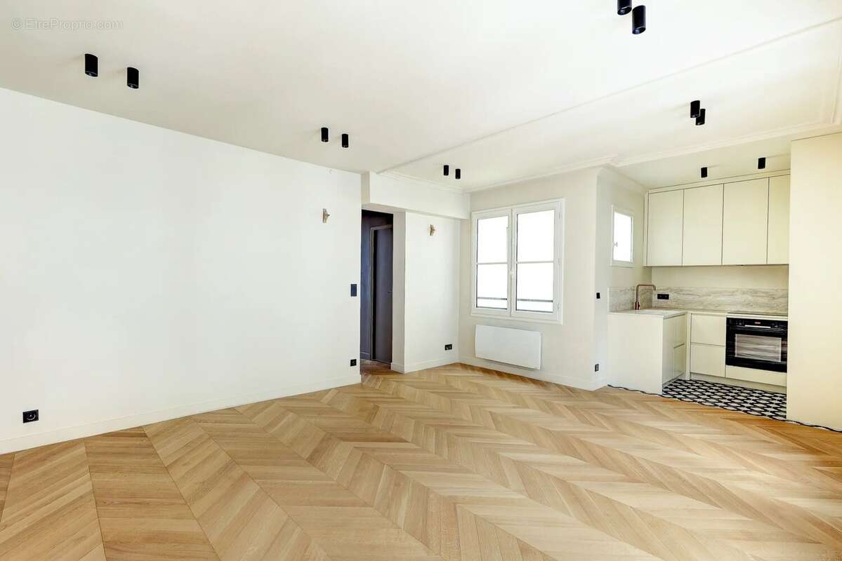 Appartement à PARIS-1E