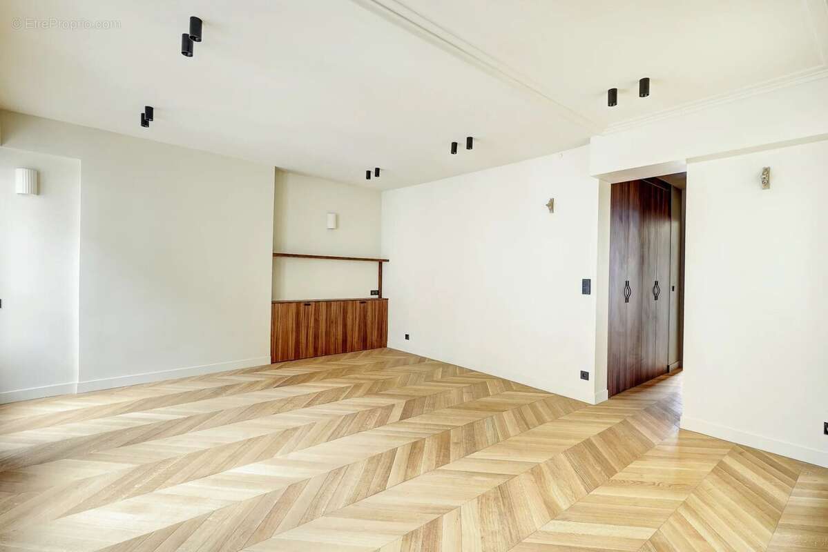 Appartement à PARIS-1E