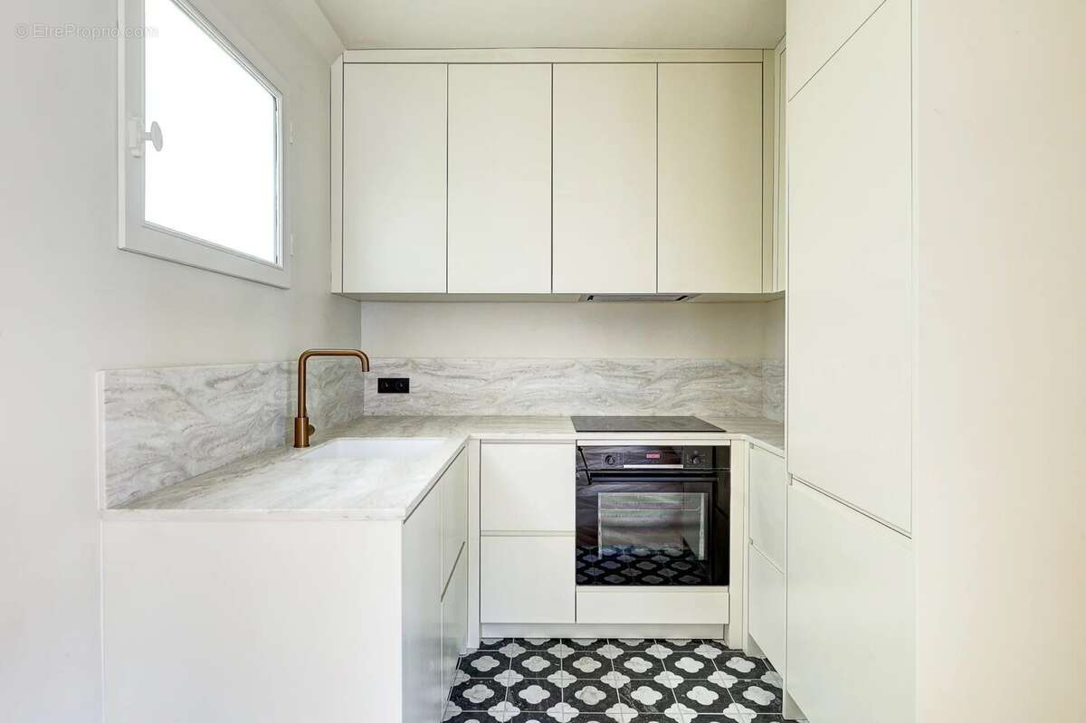 Appartement à PARIS-1E