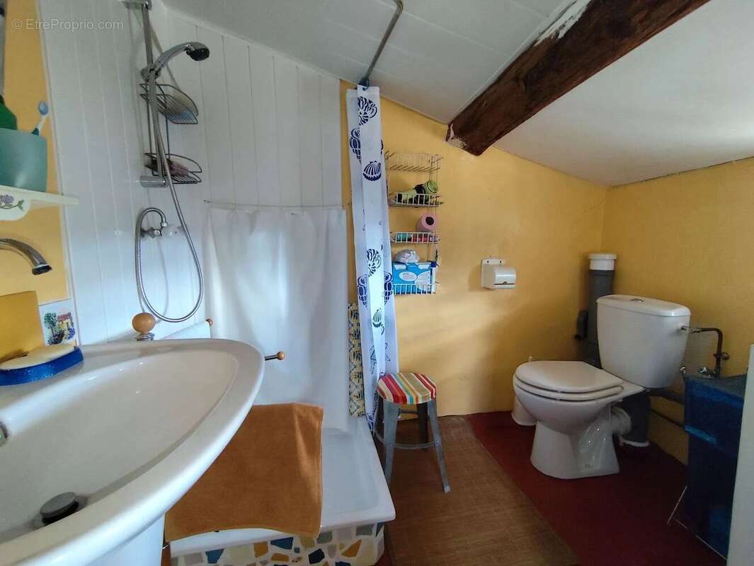 Appartement à LA CROIX-SUR-ROUDOULE