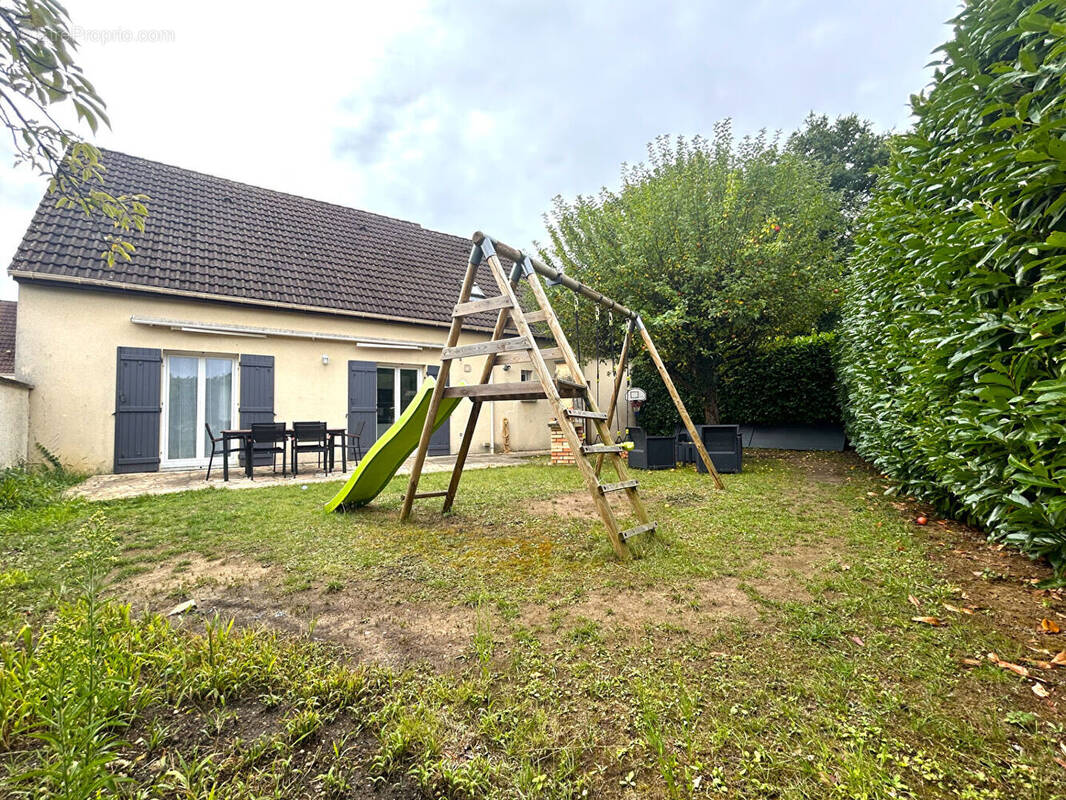Maison à VERT-SAINT-DENIS