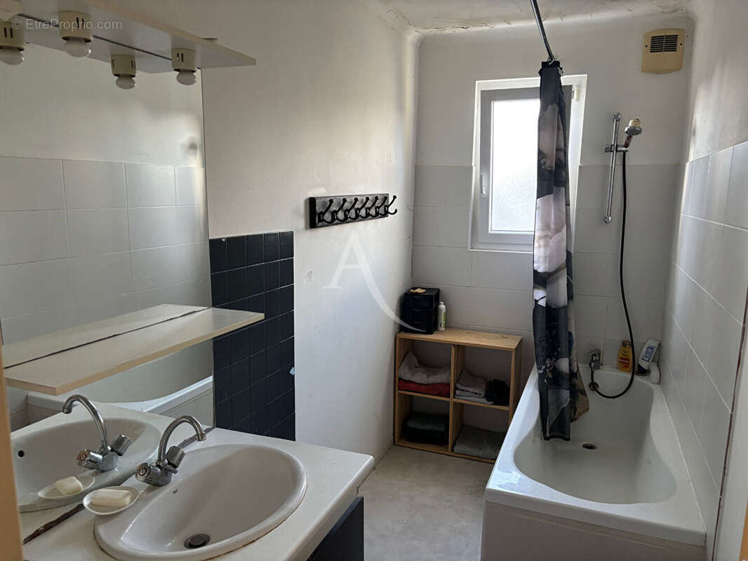 Maison à LE LANDREAU