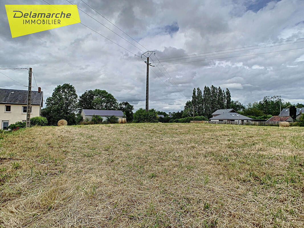 Terrain à SAINT-JEAN-DES-CHAMPS