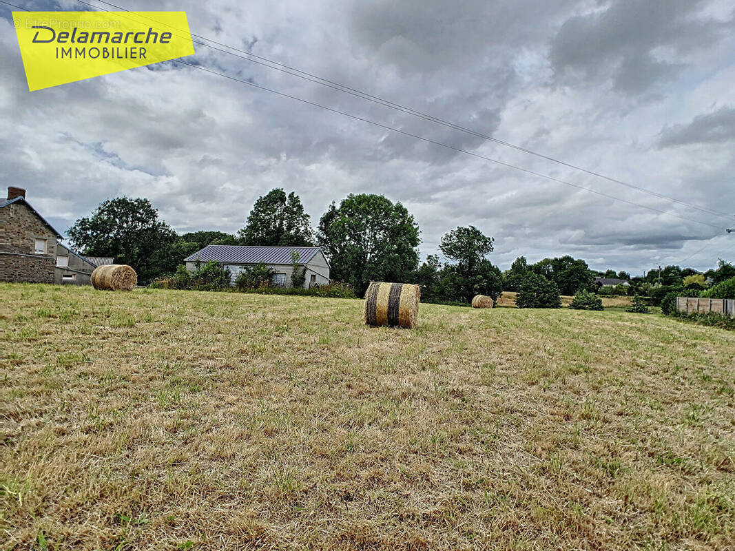Terrain à SAINT-JEAN-DES-CHAMPS