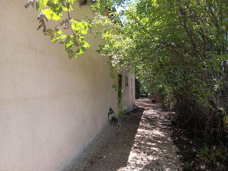 Maison à PUYLAROQUE