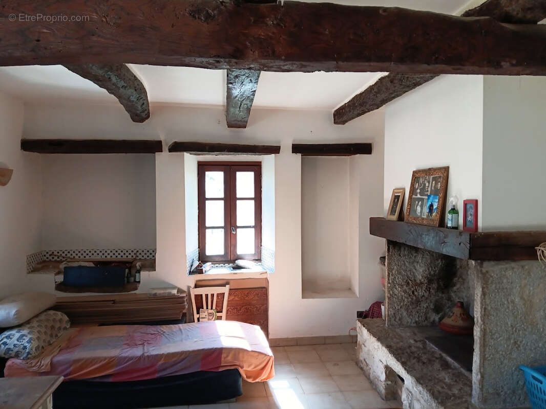 Maison à PUYLAROQUE