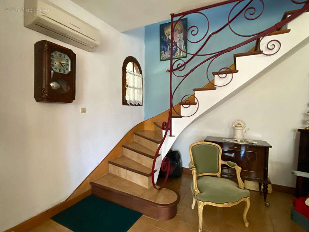 Maison à CARCARES-SAINTE-CROIX