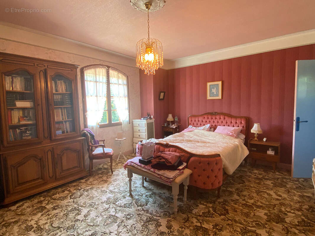 Maison à CARCARES-SAINTE-CROIX