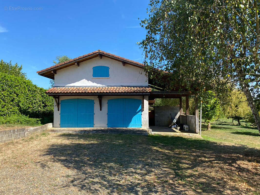 Maison à CARCARES-SAINTE-CROIX