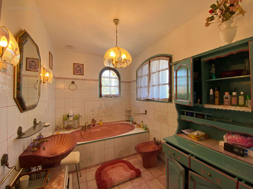 Maison à CARCARES-SAINTE-CROIX