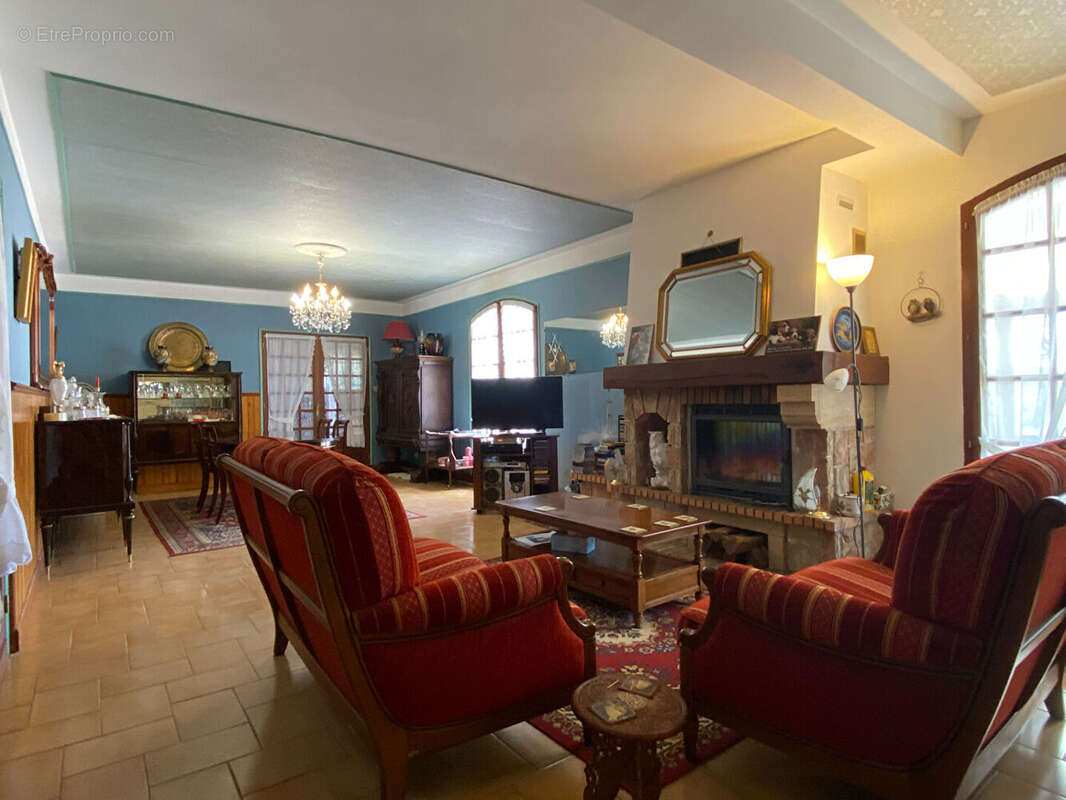 Maison à CARCARES-SAINTE-CROIX