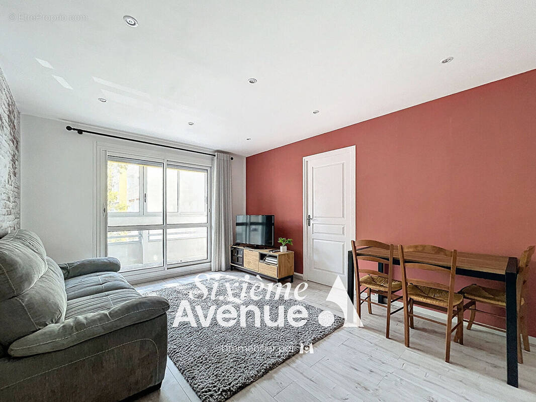 Appartement à DECINES-CHARPIEU