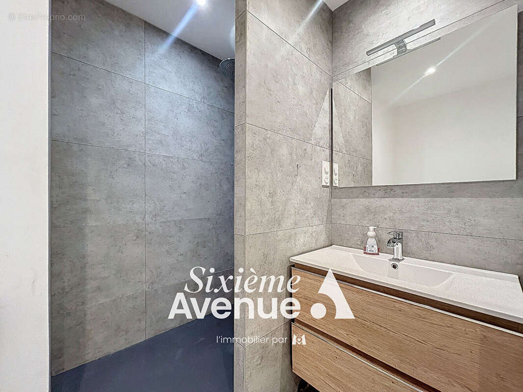 Appartement à DECINES-CHARPIEU