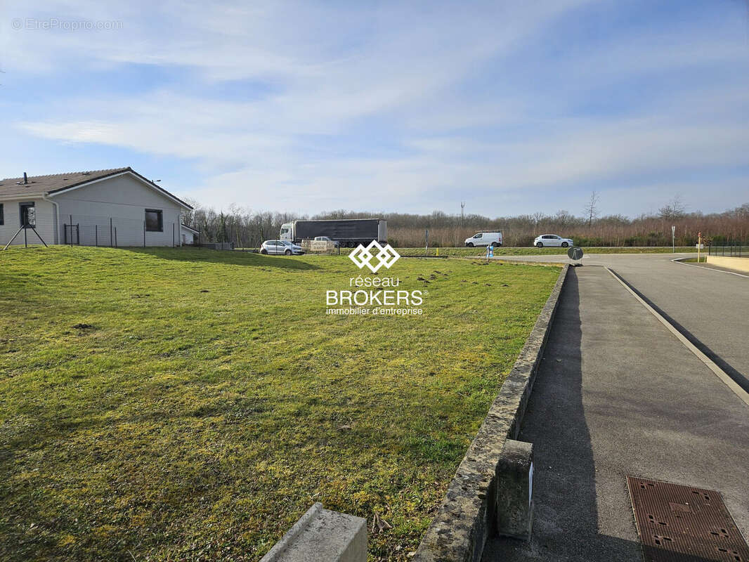 Terrain à MONTAGNAT