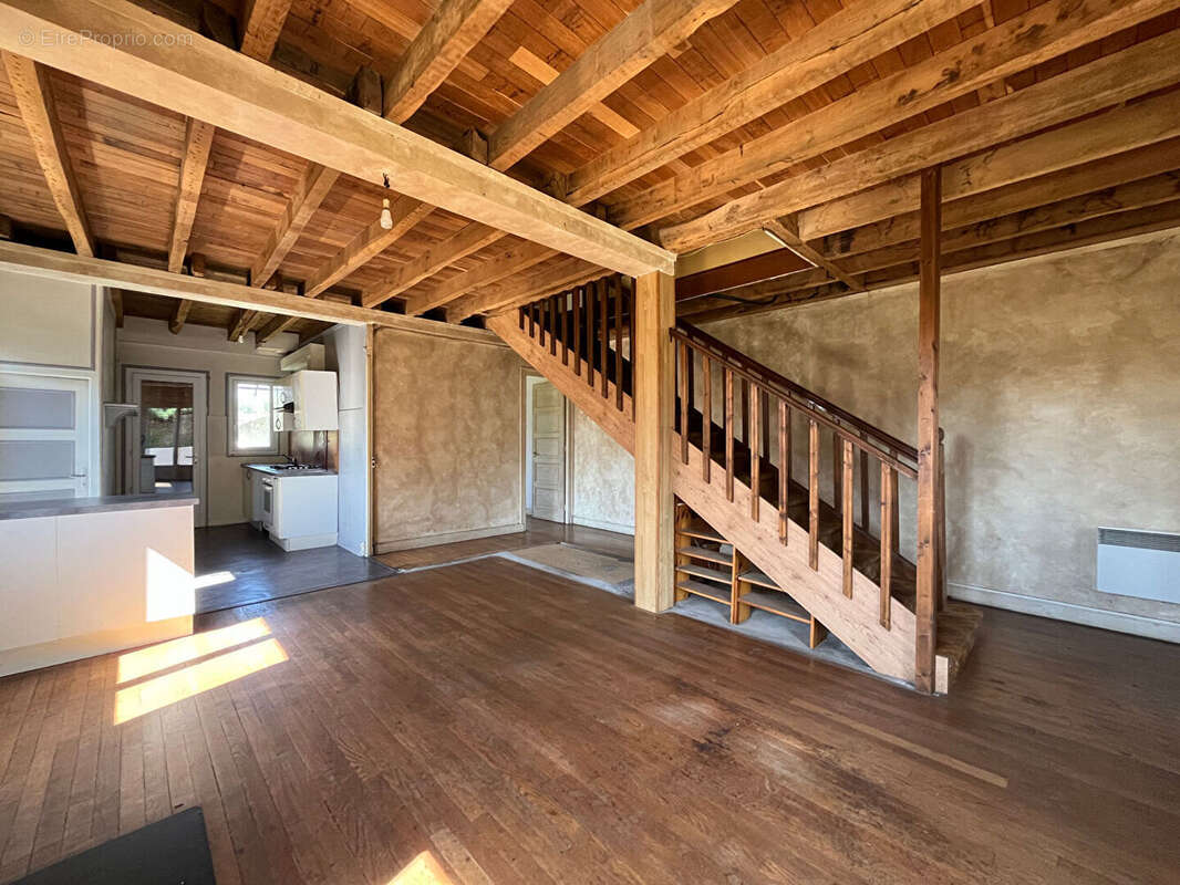 Maison à LA JONCHERE-SAINT-MAURICE