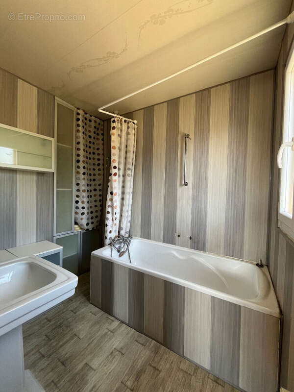 Maison à LA JONCHERE-SAINT-MAURICE